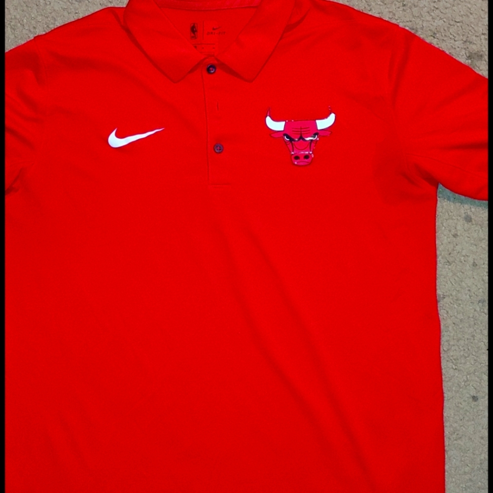 Nike size M Chicago bulls dry fit polo